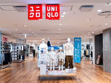 「濡れてませんけど？」ユニクロのワイドパンツが豪雨でも快適と話題。はき心地最高でコスパも高評価