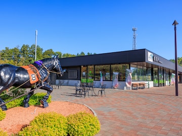 【北海道】旅の途中に寄りたい「高速道路SA・PA」2選。ばんえい競馬の名馬モニュメントから恋人に人気の「天使の扉」まで