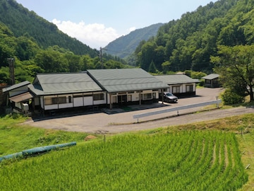 【長野県の人気日帰り温泉】「二本木の湯」はシュワシュワ天然炭酸泉が楽しめる施設。源泉掛け流しのお風呂でリラックス