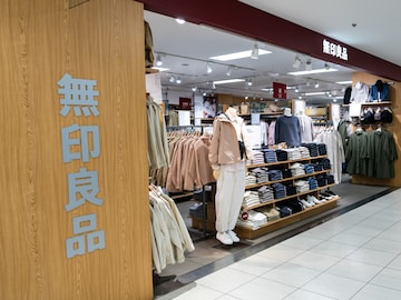 「通勤バッグこれでいいやん」無印良品のストライプ柄横型トートバッグが話題。1290円という価格にも反響