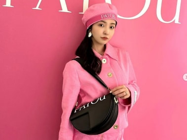 どれも好き」板野友美、“2023年ラスト”の色っぽいバスローブ姿披露