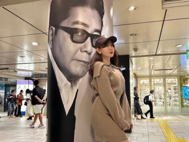 小嶋陽菜、まさかの“推し活”ショットに「さすがすぎるw」「蹴りいれ