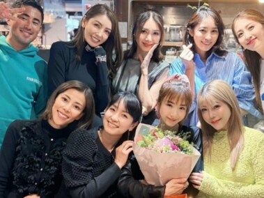 このママ達最強すぎ」吉川ひなの、美女3人のバスト際立つビキニ