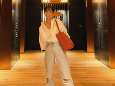 前田敦子　フィンランド　パーカー ◇前田敦子、オーロラをバックにフィンランド思い出ショット【写真