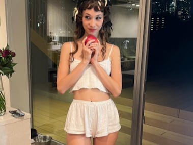 水原希子、ピンクヘアのアート写真を公開！ 圧倒的なビジュアルに