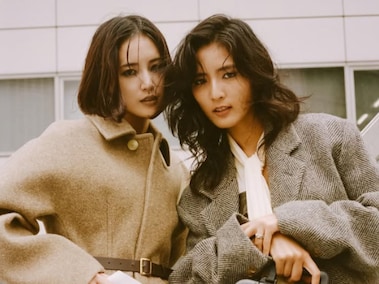 元E-girls・藤井萩花、離婚後初の双子との親子ショット公開！ 沖縄