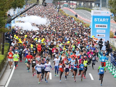 横浜マラソン2016 スタートのようす（画像提供：横浜マラソン組織委員会事務局）
