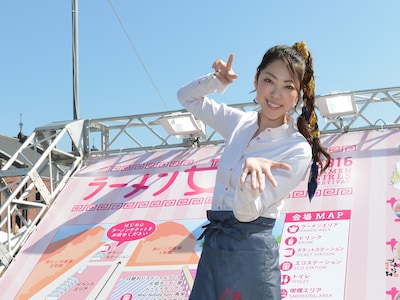 プロデューサー森本聡子さんは年間約600杯以上のラーメンを食べるラーメン女子。体型維持も視野にいれたラーメンライフにも注目が集まる（画像提供：ラーメン女子博実行委員会）
