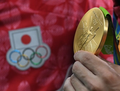 人口あたりメダルを多く獲得しているのは？