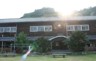 รีโนเวทโรงเรียนร้างให้กลายเป็นที่พักสุดหรู