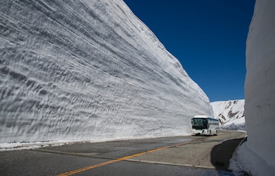 20公尺高的富山雪壁