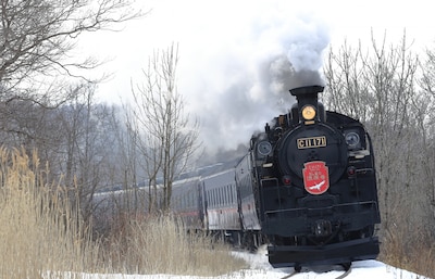 นั่งรถไฟหัวรถจักรไอน้ำโบราณกลางหิมะที่ฮอกไกโด