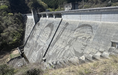 Giant Samurai Appear on a Dam in Ashikaga