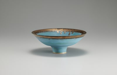 东京都庭园美术馆“露西·里展——融合东西方的优雅器皿”