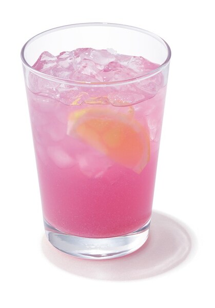 ハニーレモンシロップと混ぜ合わせると、ラベンダー色がピンク色へと変化していきます