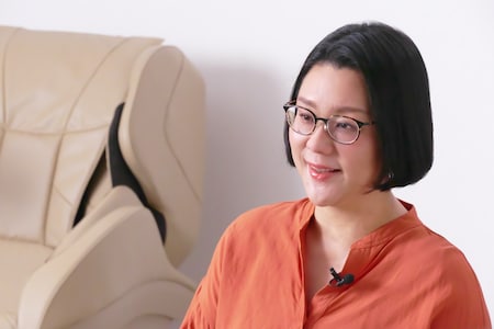 マッサージチェアの必要性を語るジェーン・スーさん