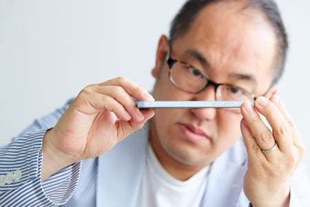 薄型スマートフォン