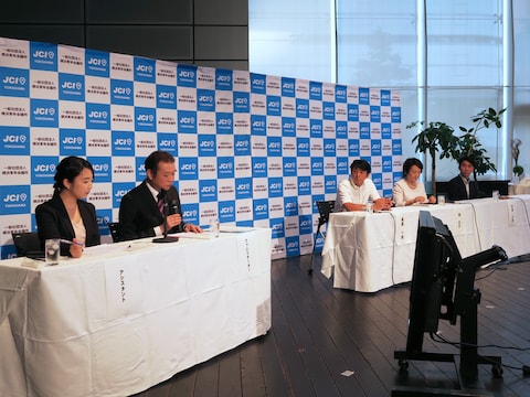 横浜市長選（7月16日告示、30日投開票）を前に行われた立候補予定者による公開討論会のようす（2017年7月8日撮影）
