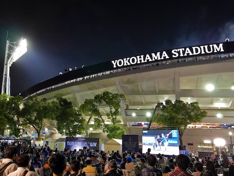 横浜スタジアムの外にもDeNAファンが集結（2017年10月4日撮影）