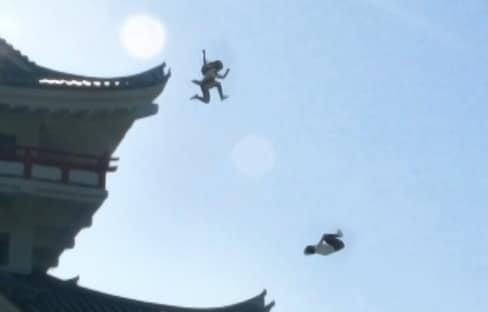 간 떨어지게 잘 날아다니는 일본 여고생 닌자 파쿠르!