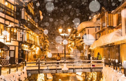 Magical Photos of Ginzan Onsen in the Snow