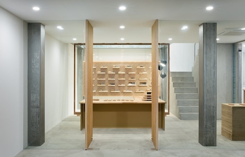 This Stylish Knife Showroom is a Cut Above!