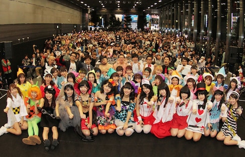 Idols Treat Fans to Free Concert in Akihabara