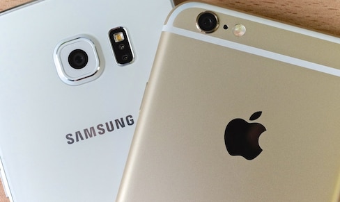 Which Is More Popular: Apple or Samsung?