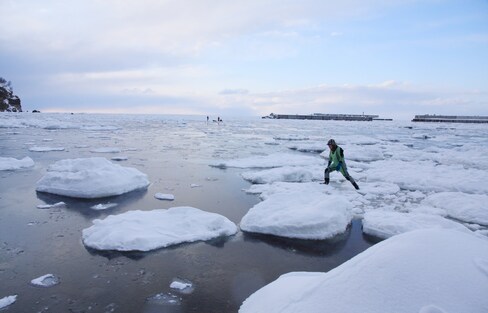 【北海道自由行】在鄂霍次克海的中央漂流！知床宇登呂溫泉地區流冰漫步全攻略！
