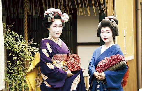 Omotenashi of English-Speaking Geisha in Kyoto