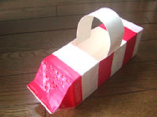 牛乳パックでジョウロを作ろう 牛乳パックでジョウロを作ろう