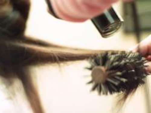 白髪染め・カラーリング剤やパーマ剤にも注意する 白髪染め・カラーリング剤やパーマ剤にも注意する