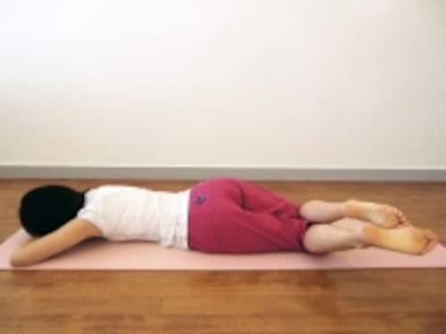 ベッドでできる、ラクラク股関節ストレッチ