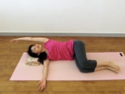 夜眠る前に! ゴロゴロ肩甲骨ストレッチ 夜眠る前に! ゴロゴロ肩甲骨ストレッチ