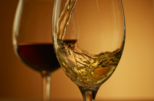 寝酒は少量でもng 睡眠を妨げない飲酒の適量とは 飲酒 アルコール all about