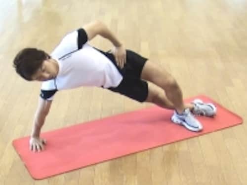 コンパクトな動作で効果大の「サイドボディリフト」