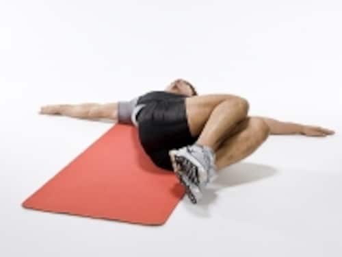 骨盤の歪みの改善も期待できる「ニーツイスト」