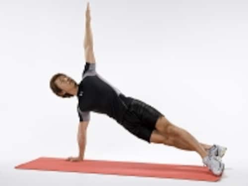 腹直筋＆二の腕にも効果大の「ボディトランクツイスト」