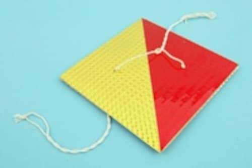 ダンボールで懐かしおもちゃ「びゅんびゅんゴマ」 ダンボールで懐かしおもちゃ「びゅんびゅんゴマ」