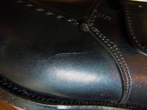 革靴の傷を修理する つま先の切り傷を自分で修理する方法と道具 男の靴 スニーカー All About