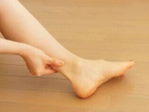 くるぶしまわりのツボを刺激して足首をすっきりさせる方法