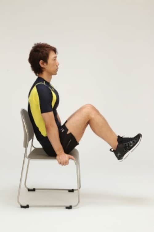 テレビを見ながらでもできる「レッグエクステンション」