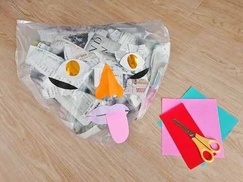 新聞紙と袋でエコ工作をしよう! 新聞紙と袋でエコ工作をしよう!