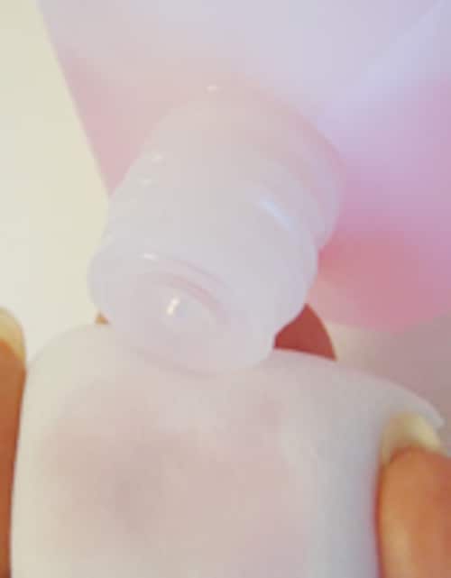 塗り直すときは爪の表面に残った油分に注意 塗り直すときは爪の表面に残った油分に注意