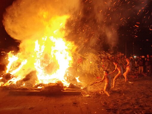 大磯町の壮大な冬の火祭「左義長」、14日に開催／神奈川