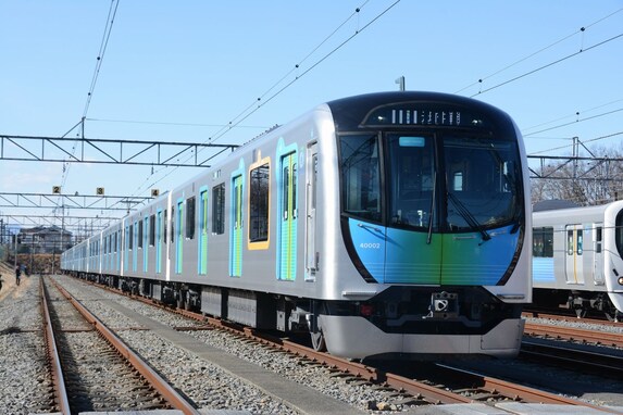 通勤に、観光に…西武鉄道の新型車両「Sトレイン」が25日に運行開始