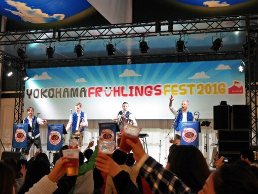 ドイツの春祭りを再現！ビールイベントが横浜赤レンガ倉庫で開催