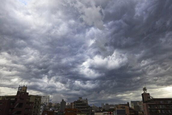 台風5号、8日は東日本へ…動きの遅い台風に警戒を