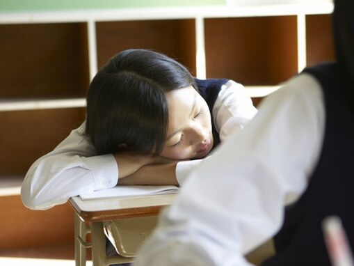 高校生は何時に起きて何時に寝る？ 授業中に寝てしまったときは？