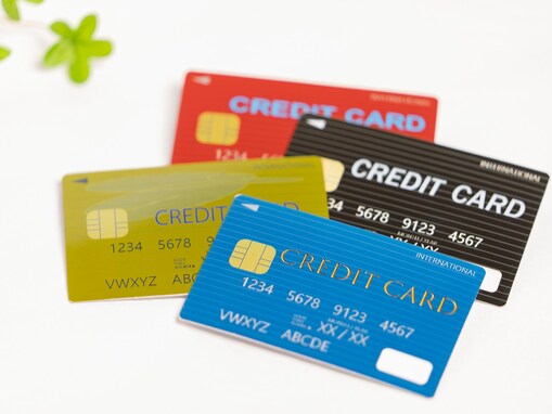 20代のクレジットカードの使い方を調査！ 月々の給料1位は「20～30万円未満」、毎月の利用額は？